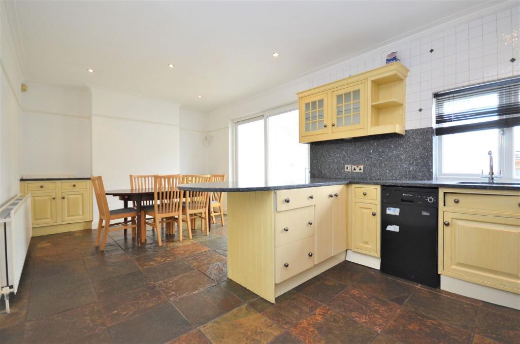 4 bed Semi Detached for rent in Acton. From Citydeal Estates - London 4 bed Semi Detached for rent in Acton. From Citydeal Estates - London