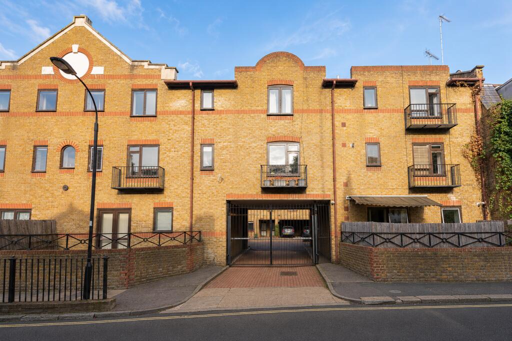 2 bed 1st Floor Flat for rent in Hammersmith. From Citydeal Estates - London 2 bed 1st Floor Flat for rent in Hammersmith. From Citydeal Estates - London