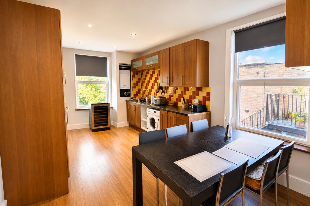 3 bed 1st Floor Flat for rent in Isleworth. From Citydeal Estates - London 3 bed 1st Floor Flat for rent in Isleworth. From Citydeal Estates - London