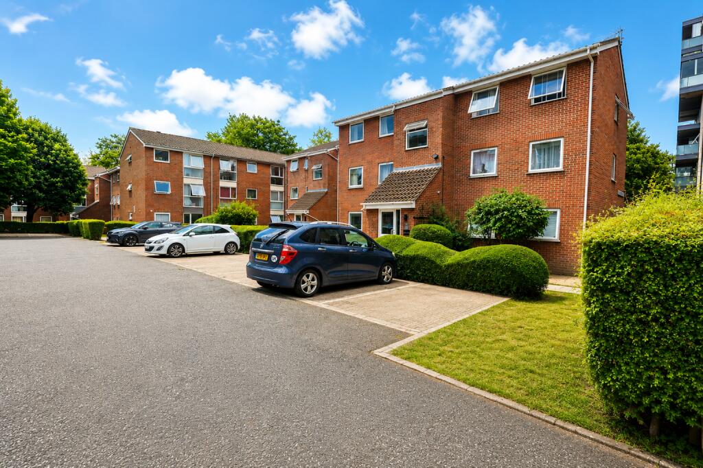 2 bed 1st Floor Flat for rent in Acton. From Citydeal Estates - London