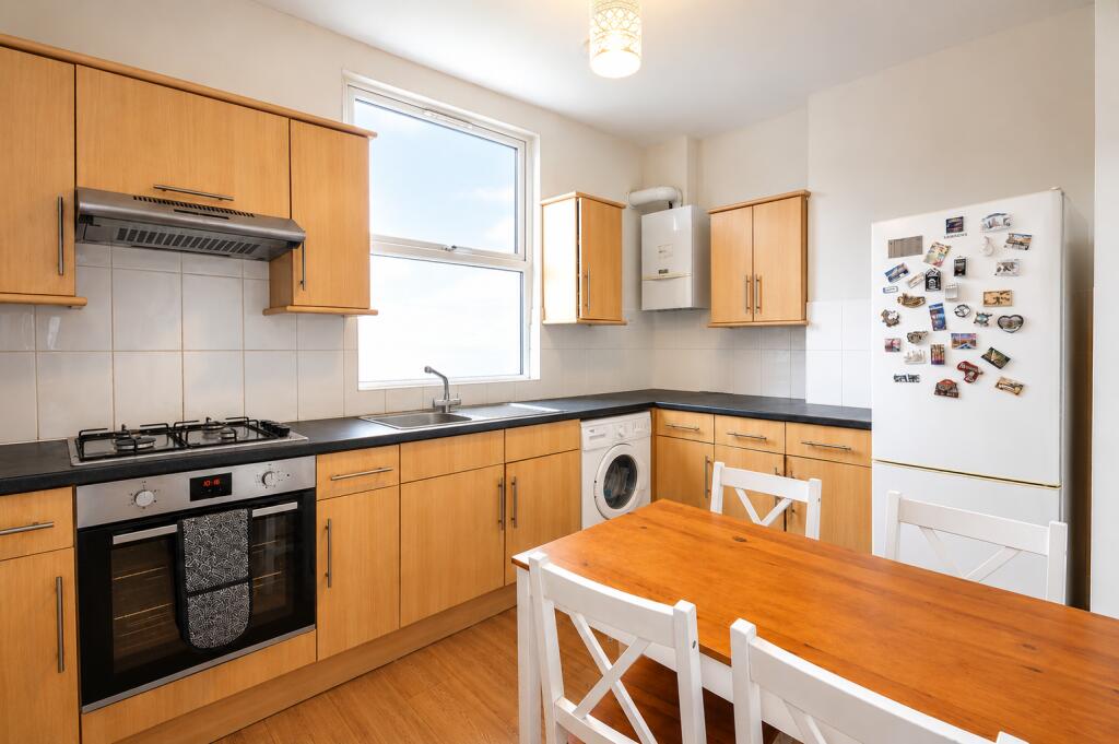 4 bed 1st Floor Flat for rent in Acton. From Citydeal Estates - London