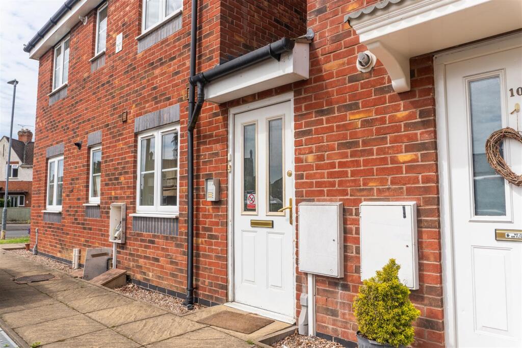 2 bed 1st Floor Flat for rent in Lutterworth. From Clarke Properties - Lutterworth