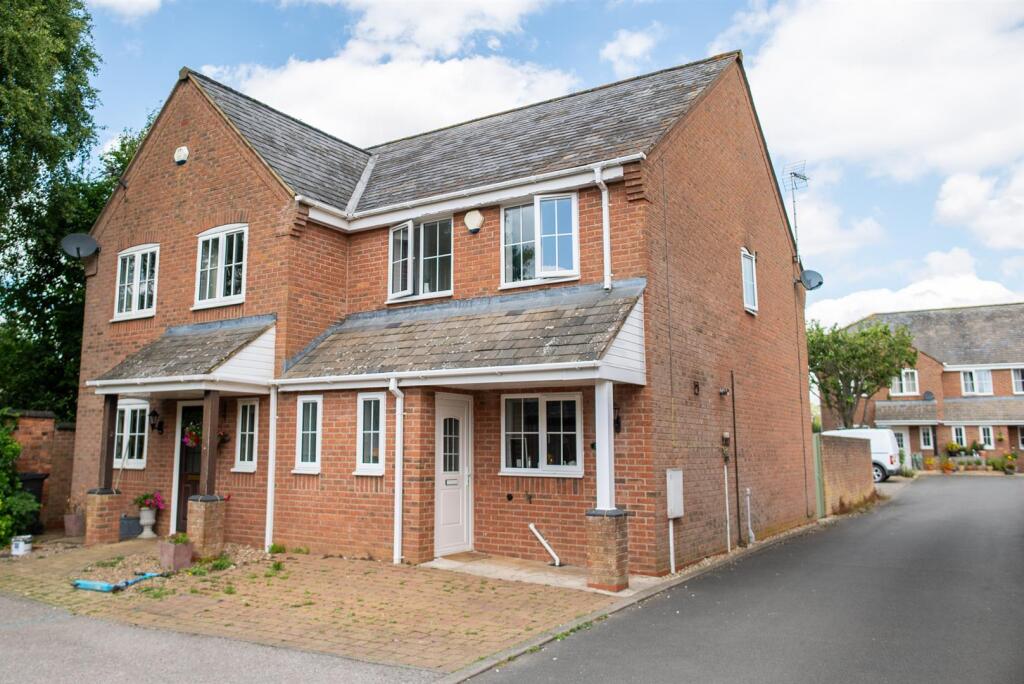 3 bed Detached for rent in North Kilworth. From Clarke Properties - Lutterworth