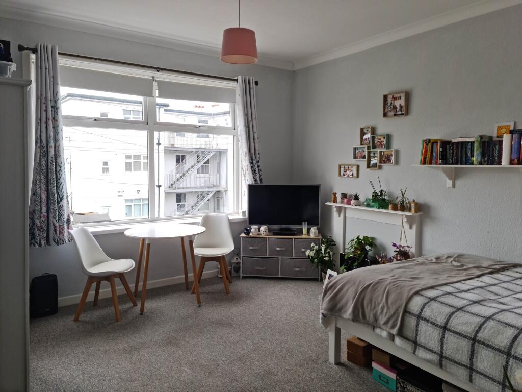1 bed 1st Floor Flat for rent in Winkton. From Clarkes Estate Agents - Bournemouth 1 bed 1st Floor Flat for rent in Winkton. From Clarkes Estate Agents - Bournemouth