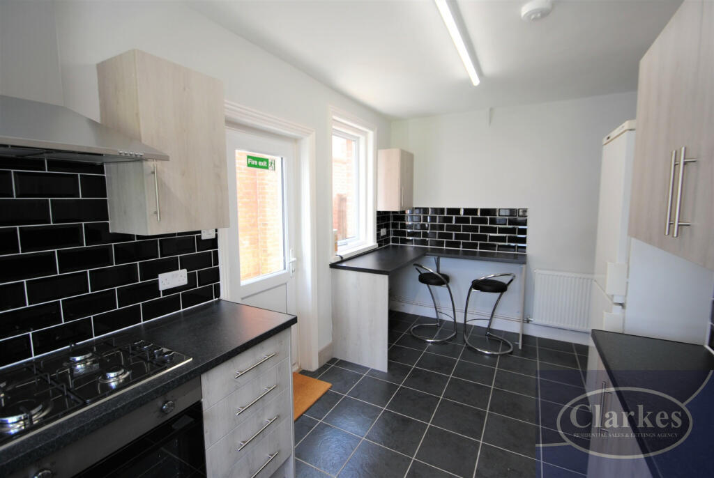 5 bed Detached for rent in Bournemouth. From Clarkes Estate Agents - Bournemouth