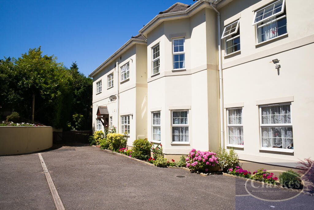 4 bed 1st Floor Flat for rent in Bournemouth. From Clarkes Estate Agents - Bournemouth