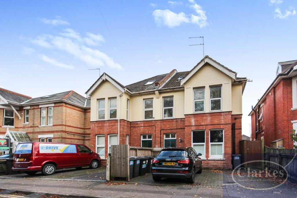 1 bed 1st Floor Flat for rent in Bournemouth. From Clarkes Estate Agents - Bournemouth