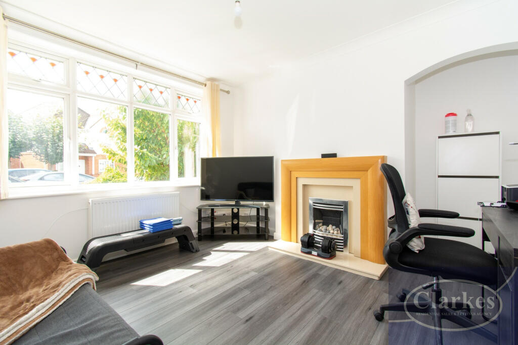 2 bed 1st Floor Flat for rent in Bournemouth. From Clarkes Estate Agents - Bournemouth