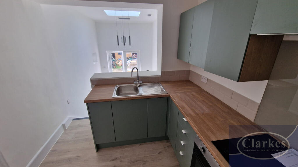 4 bed Studio for rent in Bournemouth. From Clarkes Estate Agents - Bournemouth