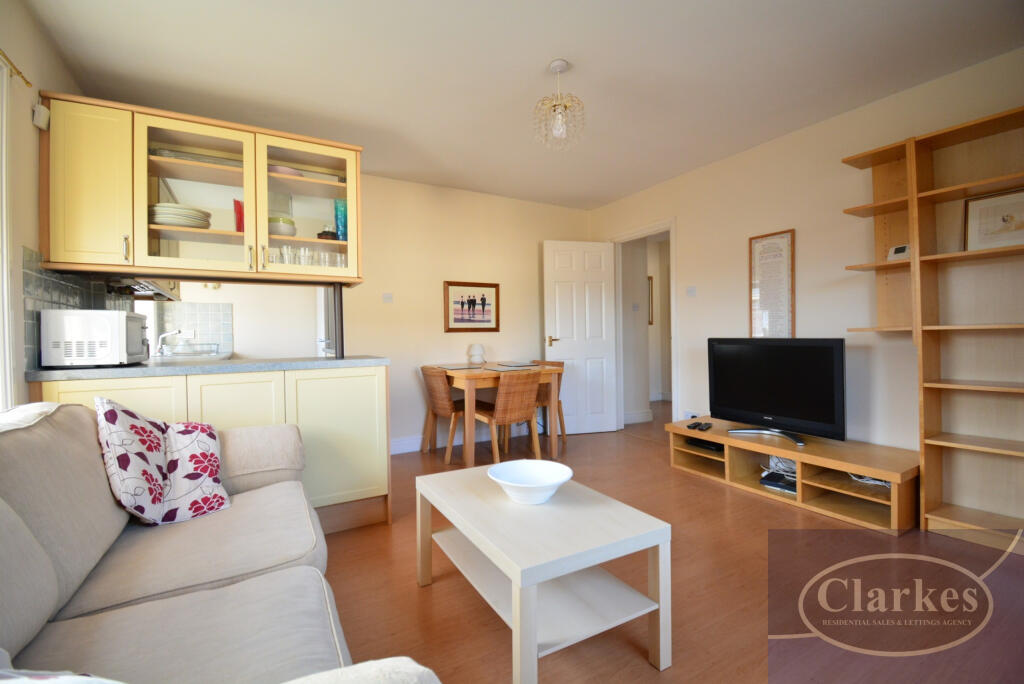 2 bed 1st Floor Flat for rent in Bournemouth. From Clarkes Estate Agents - Bournemouth
