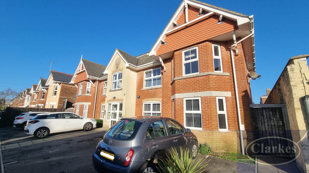 2 bed 1st Floor Flat for rent in Bournemouth. From Clarkes Estate Agents - Bournemouth