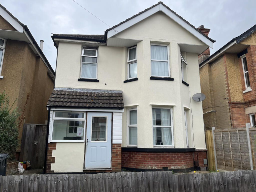 5 bed Detached for rent in Bournemouth. From Clarkes Estate Agents - Bournemouth