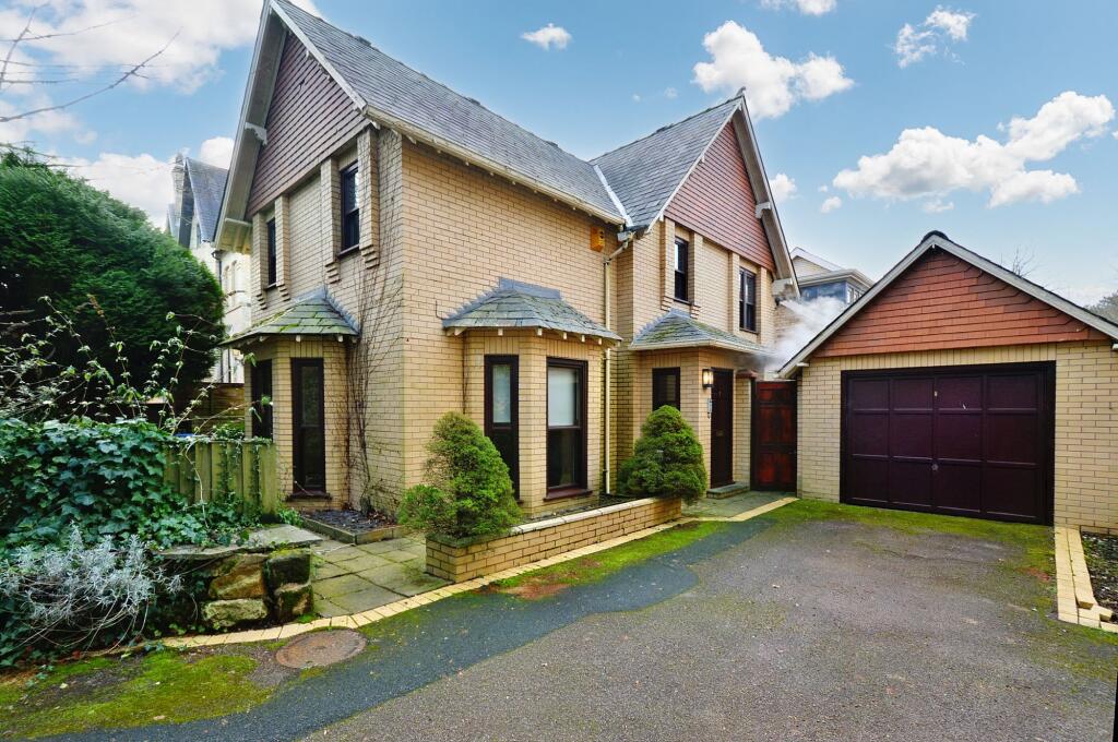 2 bed Detached for rent in Altrincham. From Clive Anthony Sales & Lettings - Whitefield 2 bed Detached for rent in Altrincham. From Clive Anthony Sales & Lettings - Whitefield