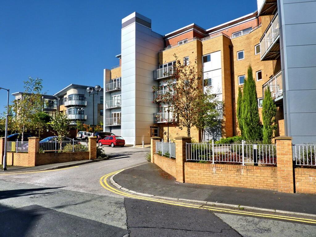 2 bed Apartment for rent in Whitefield. From Clive Anthony Sales & Lettings - Whitefield 2 bed Apartment for rent in Whitefield. From Clive Anthony Sales & Lettings - Whitefield