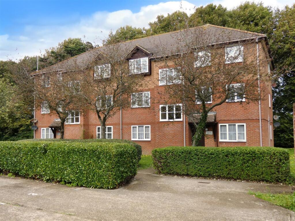1 bed Apartment for rent in West Kingston. From Glyn-Jones & Co - Rustington Covering West Sussex