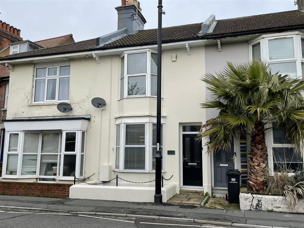 3 bed Mid Terraced House for rent in Littlehampton. From Glyn-Jones & Co - Rustington Covering West Sussex