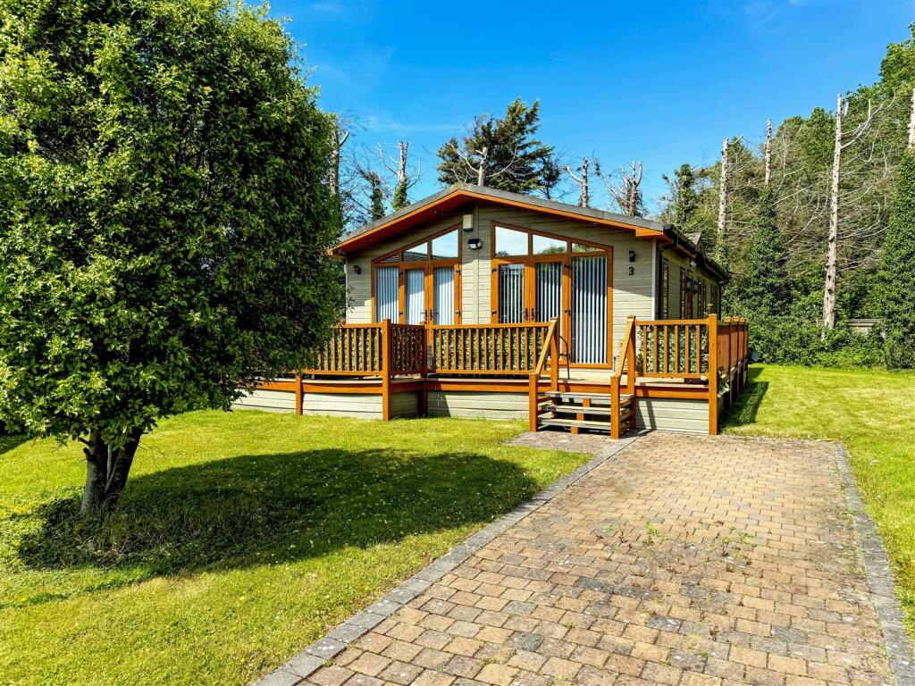 3 bed Mobile home for rent in Littlehampton. From Glyn-Jones & Co - Rustington Covering West Sussex