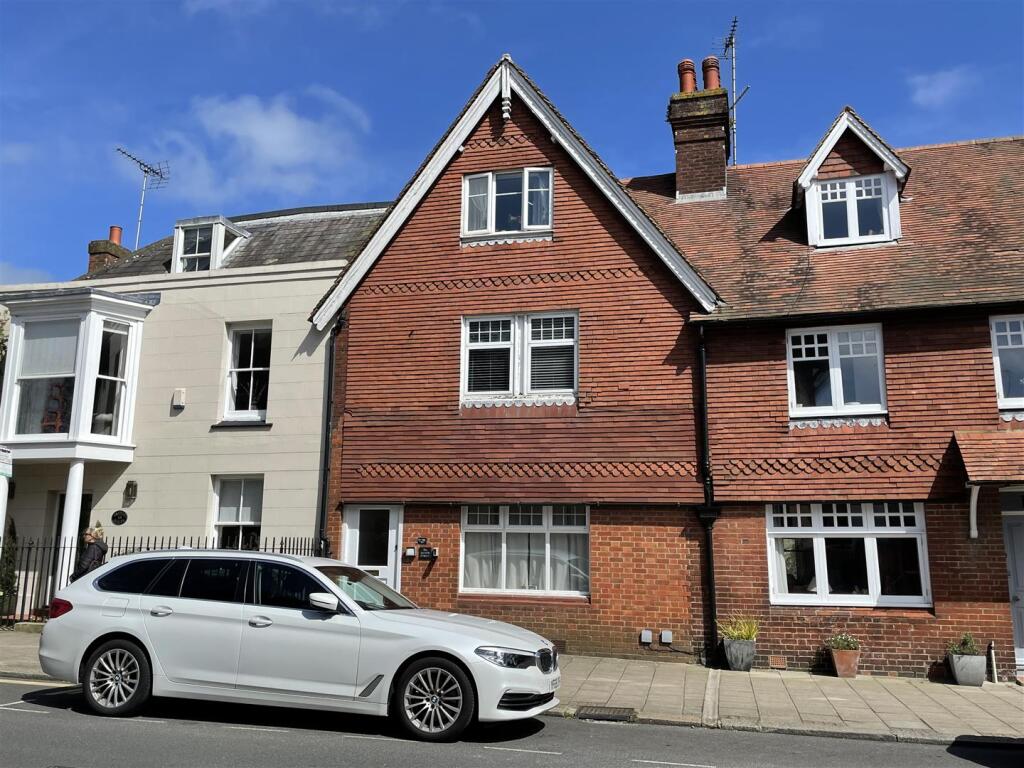 2 bed Apartment for rent in Arundel. From Glyn-Jones & Co - Rustington Covering West Sussex