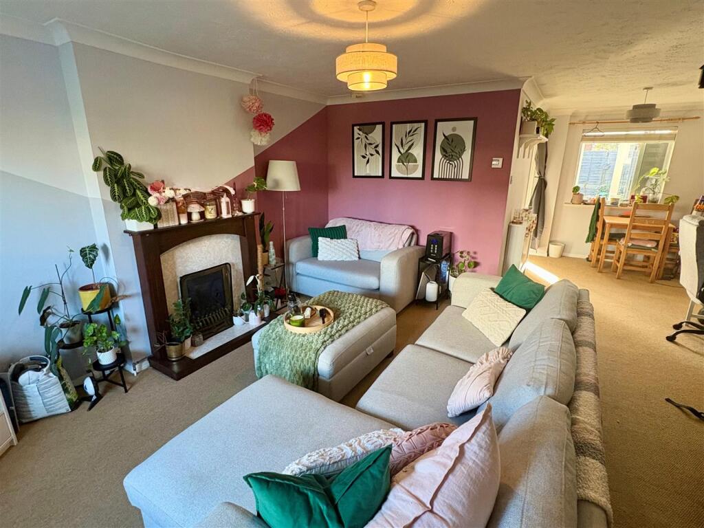 3 bed Mid Terraced House for rent in Littlehampton. From Glyn-Jones & Co - Rustington Covering West Sussex