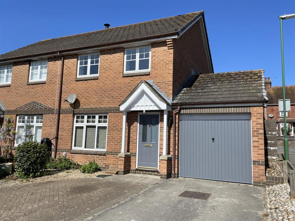 3 bed End of Terrace for rent in Arundel. From Glyn-Jones & Co - Rustington Covering West Sussex