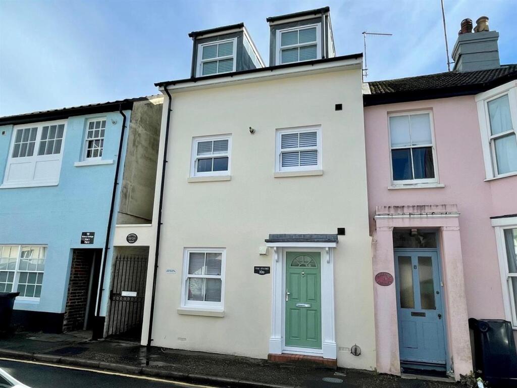 4 bed Studio for rent in Littlehampton. From Glyn-Jones & Co - Rustington Covering West Sussex 4 bed Studio for rent in Littlehampton. From Glyn-Jones & Co - Rustington Covering West Sussex