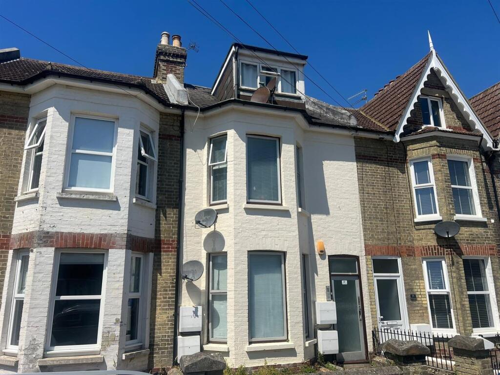 4 bed Apartment for rent in Littlehampton. From Glyn-Jones & Co - Rustington Covering West Sussex 4 bed Apartment for rent in Littlehampton. From Glyn-Jones & Co - Rustington Covering West Sussex