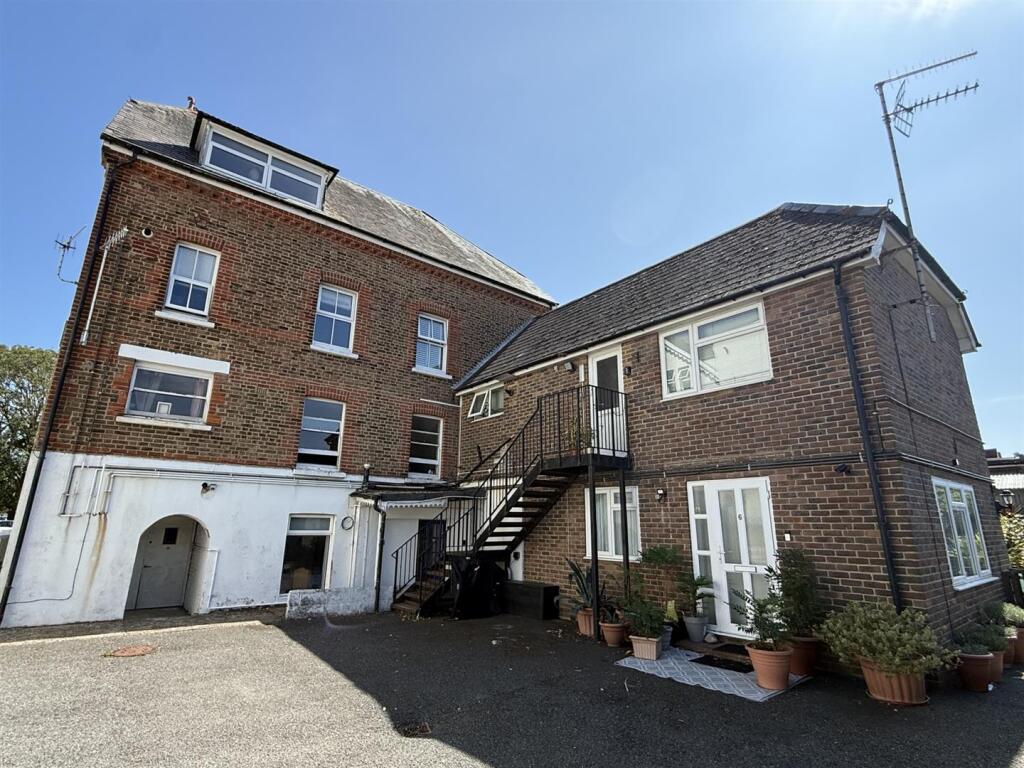 1 bed Apartment for rent in Littlehampton. From Glyn-Jones & Co - Rustington Covering West Sussex