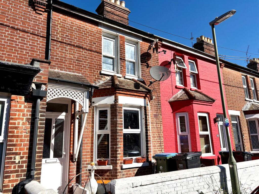 2 bed Mid Terraced House for rent in Littlehampton. From Glyn-Jones & Co - Rustington Covering West Sussex 2 bed Mid Terraced House for rent in Littlehampton. From Glyn-Jones & Co - Rustington Covering West Sussex