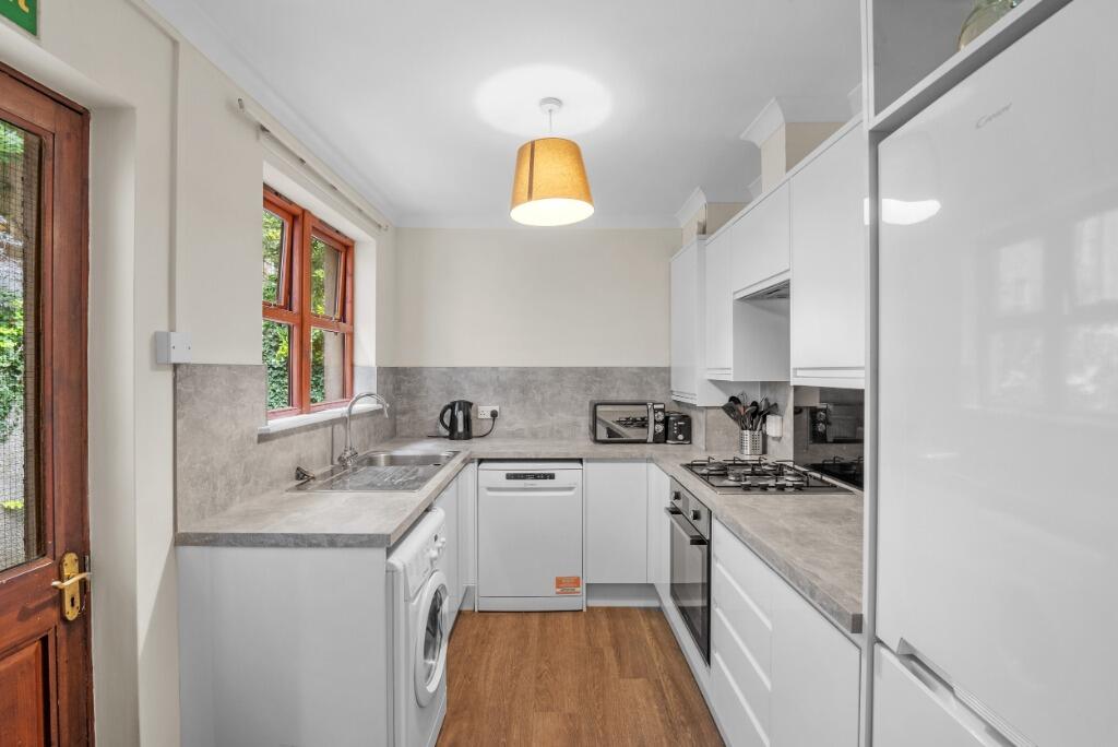 5 bed 1st Floor Flat for rent in Edinburgh. From Cullen Property Ltd - Edinburgh