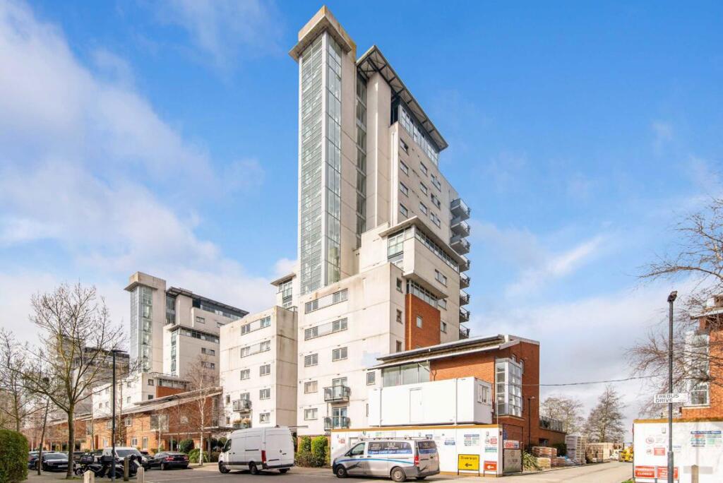 2 bed 1st Floor Flat for rent in Woolwich. From Conran Estates - Charlton