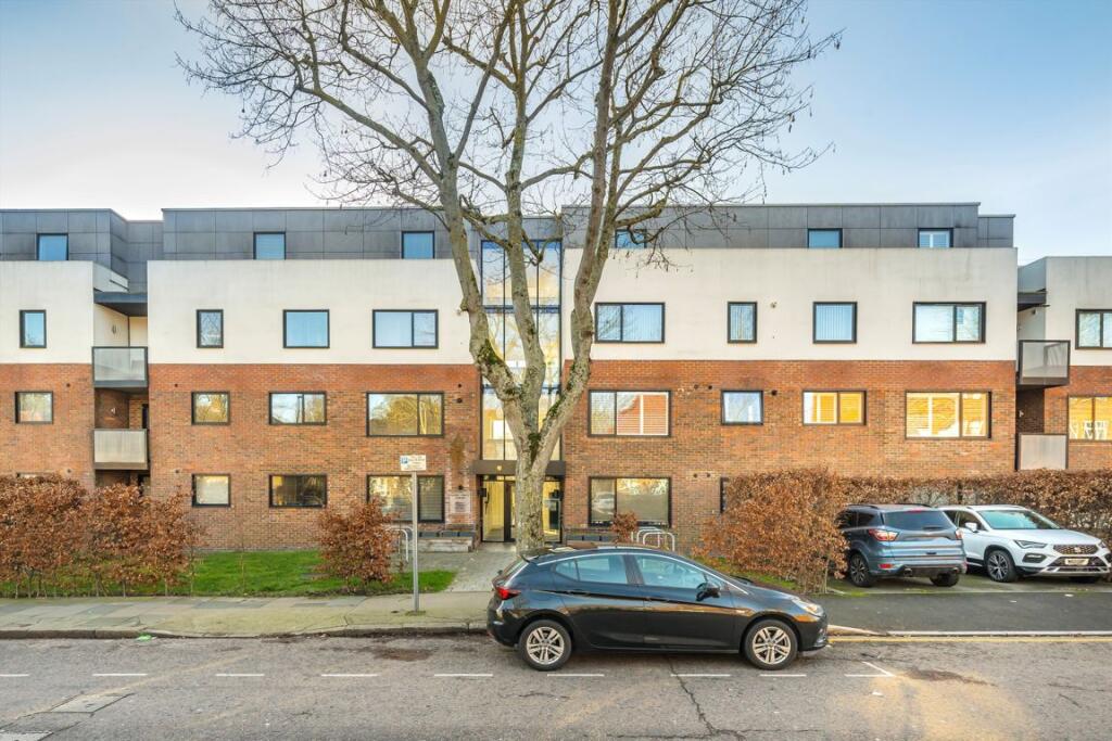 2 bed 1st Floor Flat for rent in Eltham. From Conran Estates - Charlton