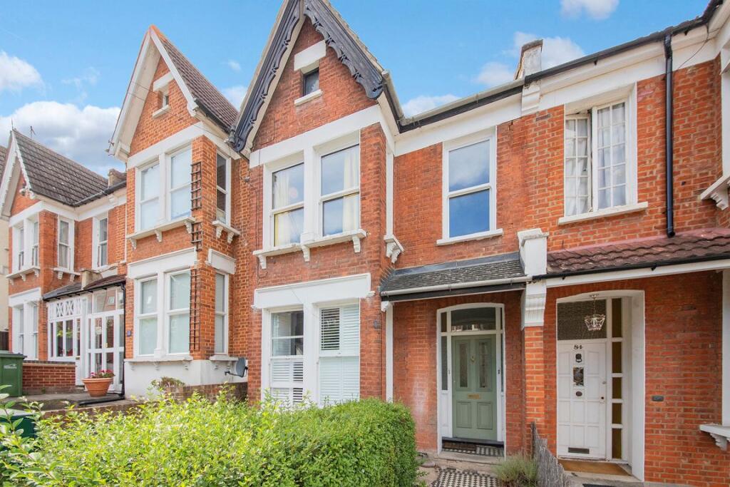 2 bed 1st Floor Flat for rent in Woolwich. From Conran Estates - Charlton