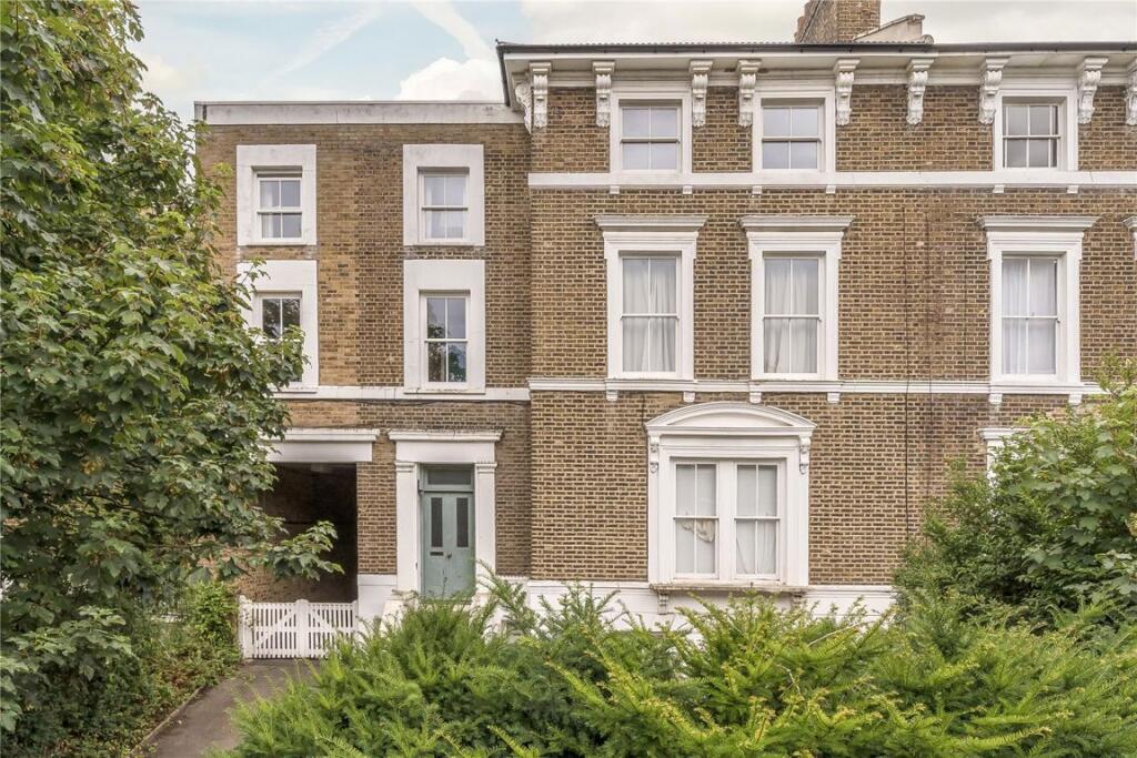 2 bed 1st Floor Flat for rent in Woolwich. From Conran Estates - Charlton