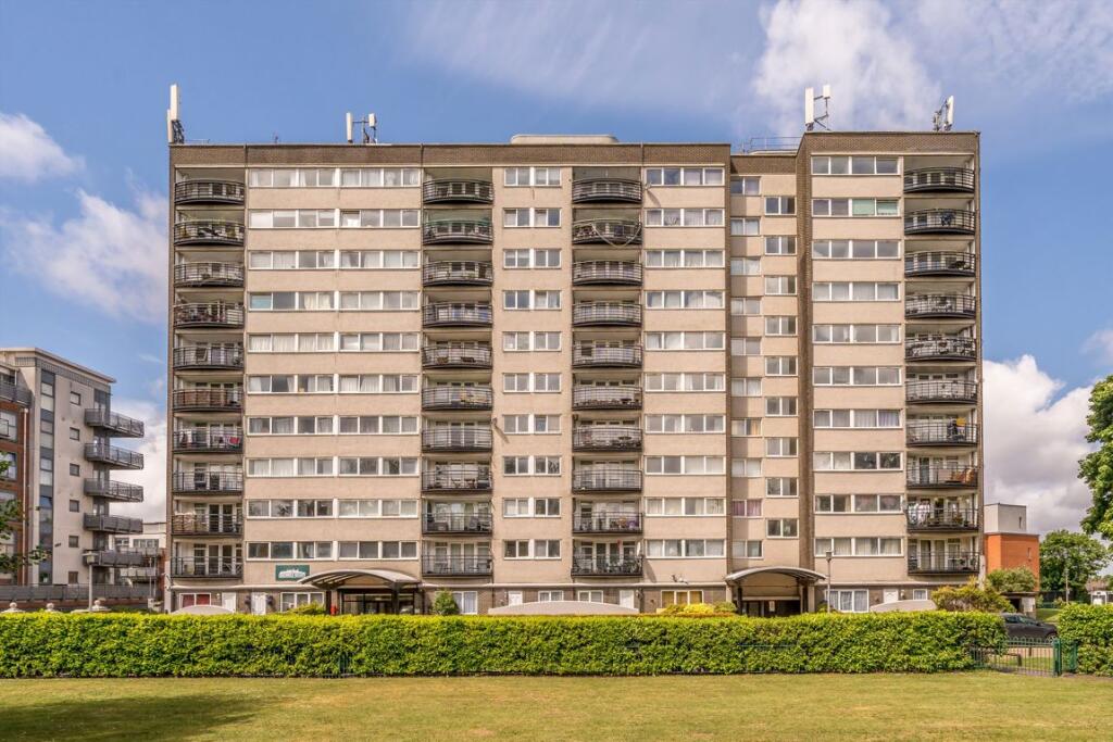 2 bed 1st Floor Flat for rent in Woolwich. From Conran Estates - Charlton