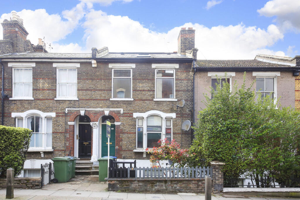 1 bed 1st Floor Flat for rent in Woolwich. From Conran Estates - Charlton