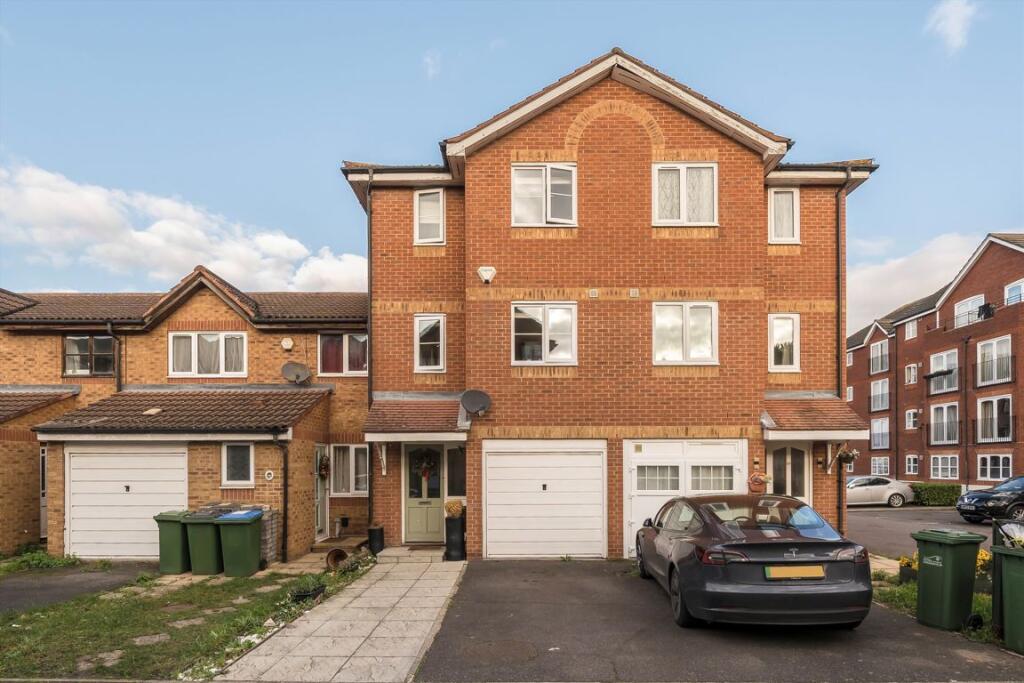 4 bed 1st Floor Flat for rent in Woolwich. From Conran Estates - Charlton