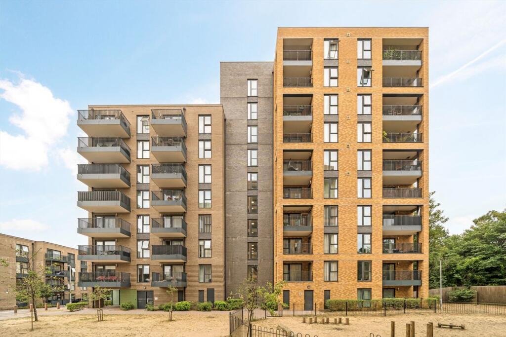 2 bed 1st Floor Flat for rent in Greenwich. From Conran Estates - Charlton