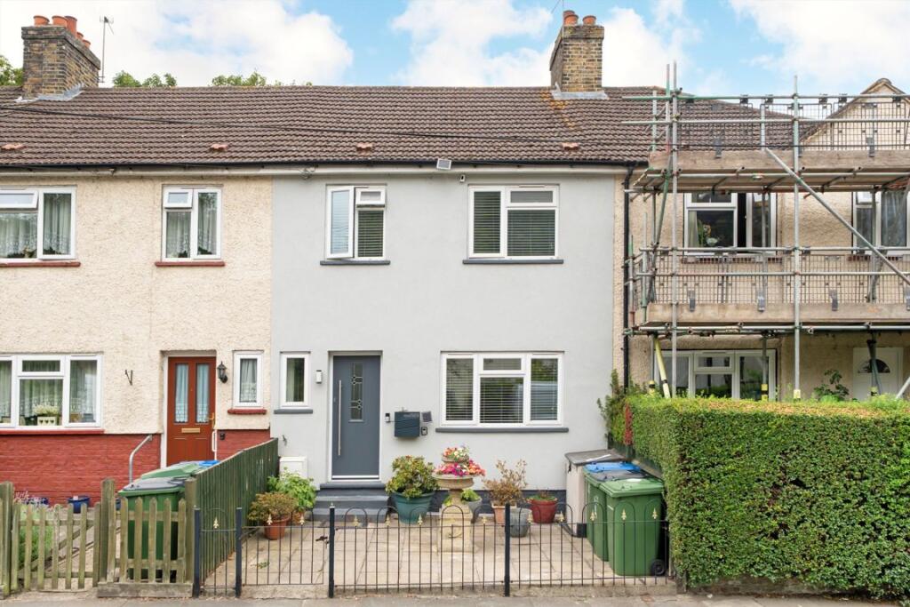4 bed Mid Terraced House for rent in Woolwich. From Conran Estates - Charlton 4 bed Mid Terraced House for rent in Woolwich. From Conran Estates - Charlton