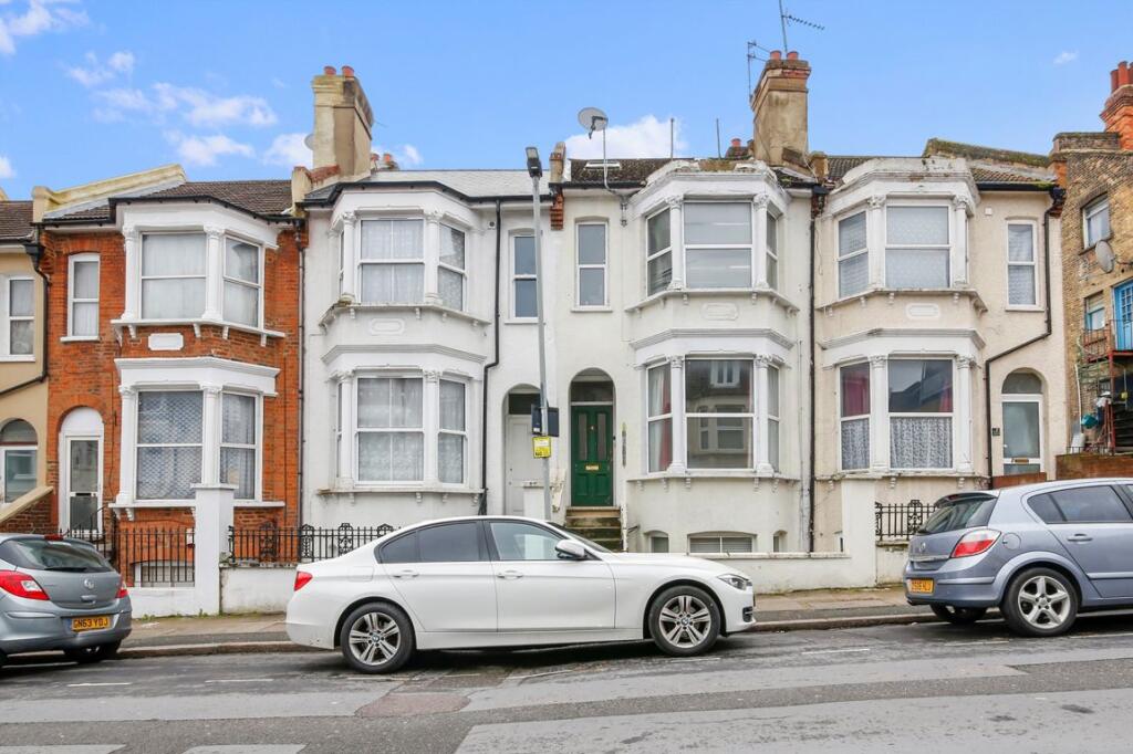 1 bed 1st Floor Flat for rent in Woolwich. From Conran Estates - Charlton