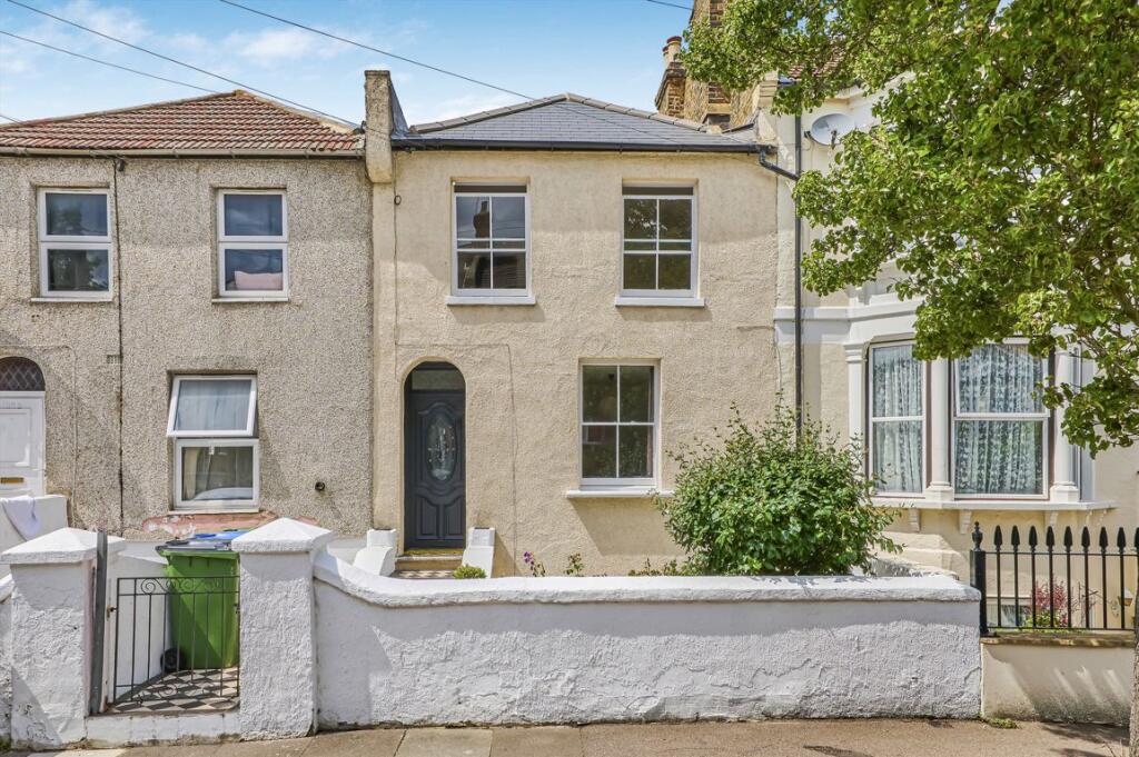3 bed Mid Terraced House for rent in Woolwich. From Conran Estates - Charlton