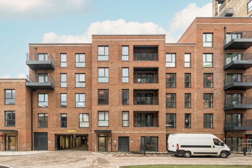 1 bed 1st Floor Flat for rent in Woolwich. From Conran Estates - Charlton