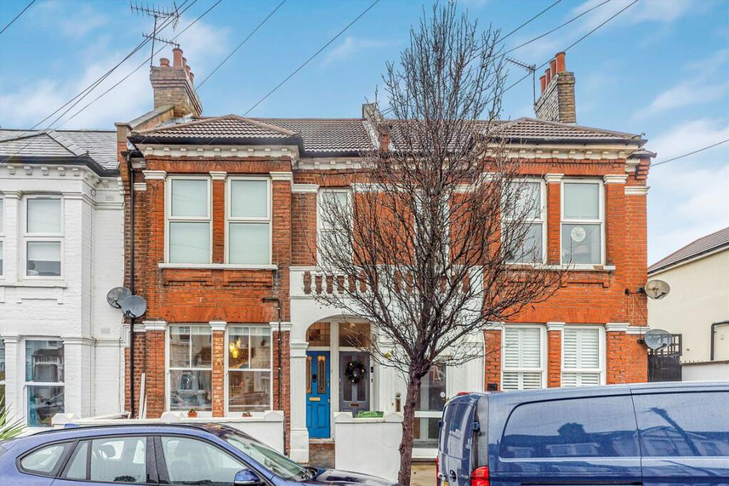 2 bed 1st Floor Flat for rent in Greenwich. From Conran Estates - Charlton