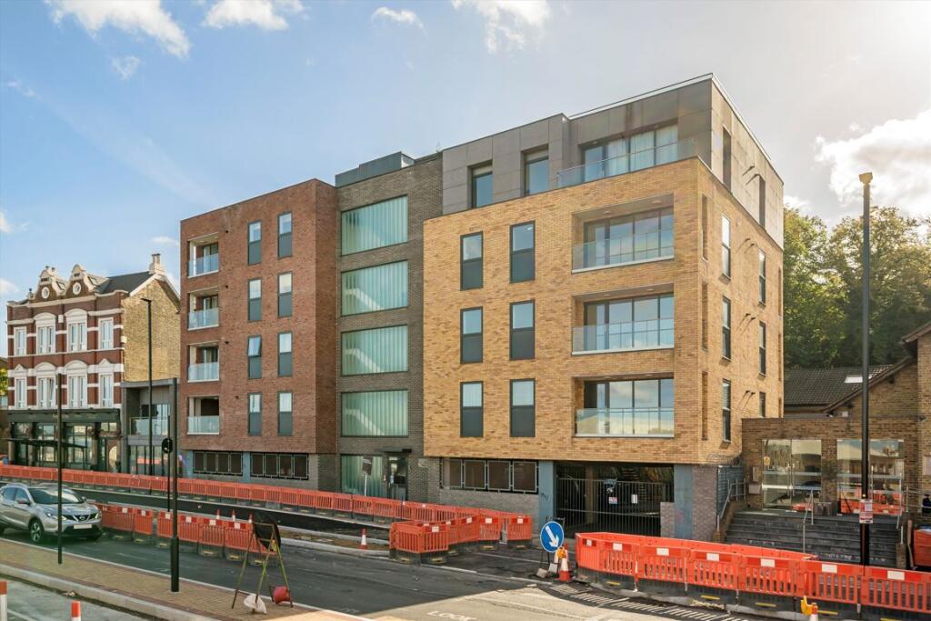 2 bed 1st Floor Flat for rent in Woolwich. From Conran Estates - Charlton