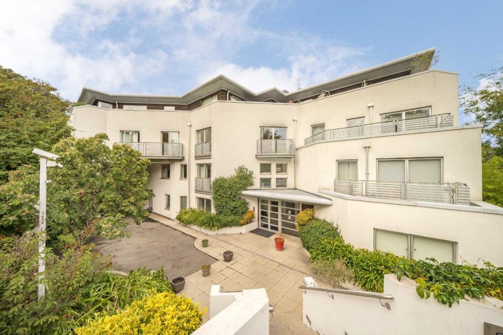 1 bed 1st Floor Flat for rent in Woolwich. From Conran Estates - Charlton