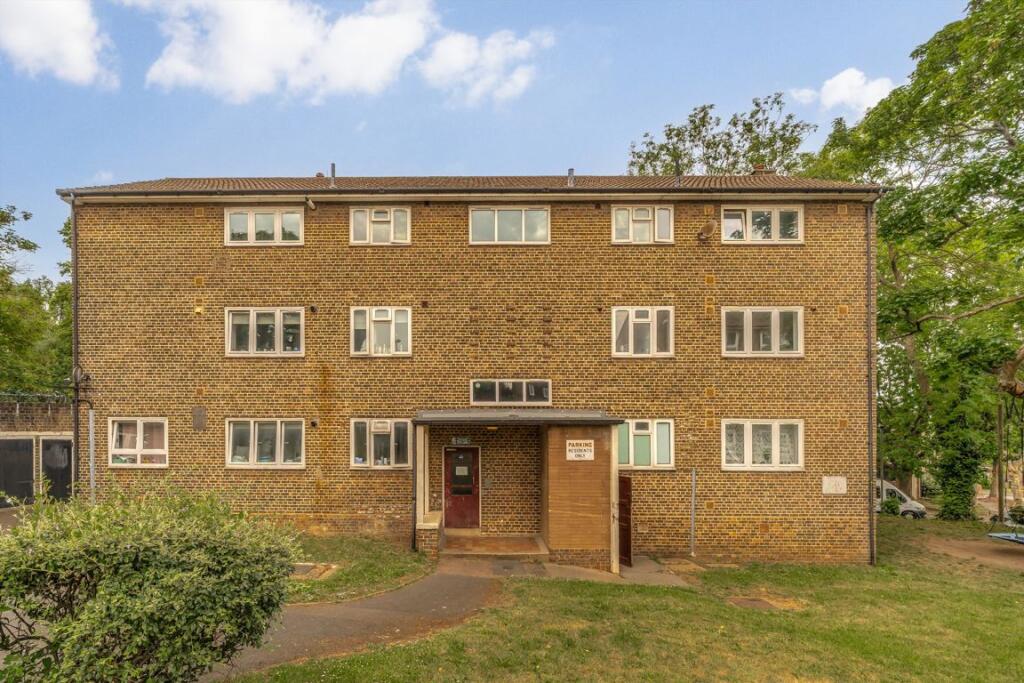 3 bed 1st Floor Flat for rent in London. From Conran Estates - Lee