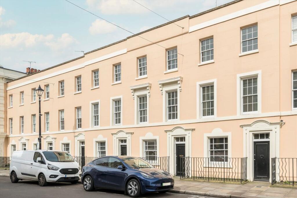 4 bed Mid Terraced House for rent in Greenwich. From Conran Estates - Greenwich