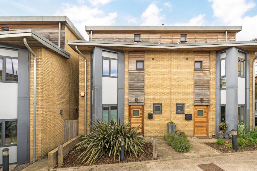 4 bed Mid Terraced House for rent in Greenwich. From Conran Estates - Greenwich 4 bed Mid Terraced House for rent in Greenwich. From Conran Estates - Greenwich