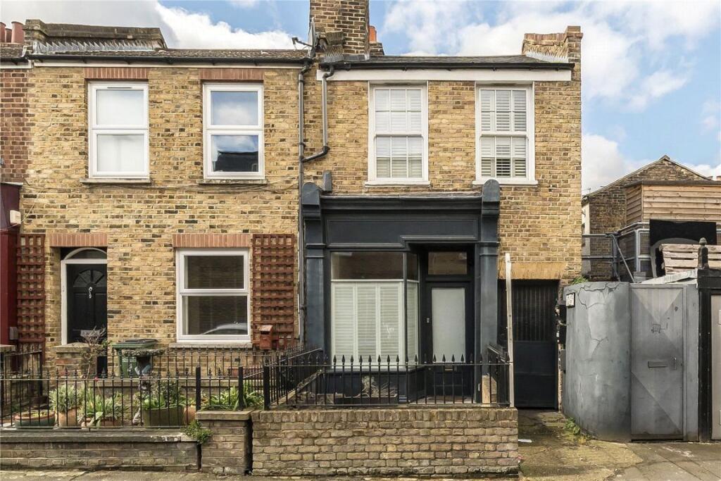 3 bed Mid Terraced House for rent in Greenwich. From Conran Estates - Greenwich