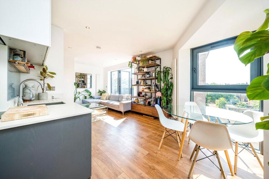 2 bed 1st Floor Flat for rent in Deptford. From Conran Estates - Greenwich