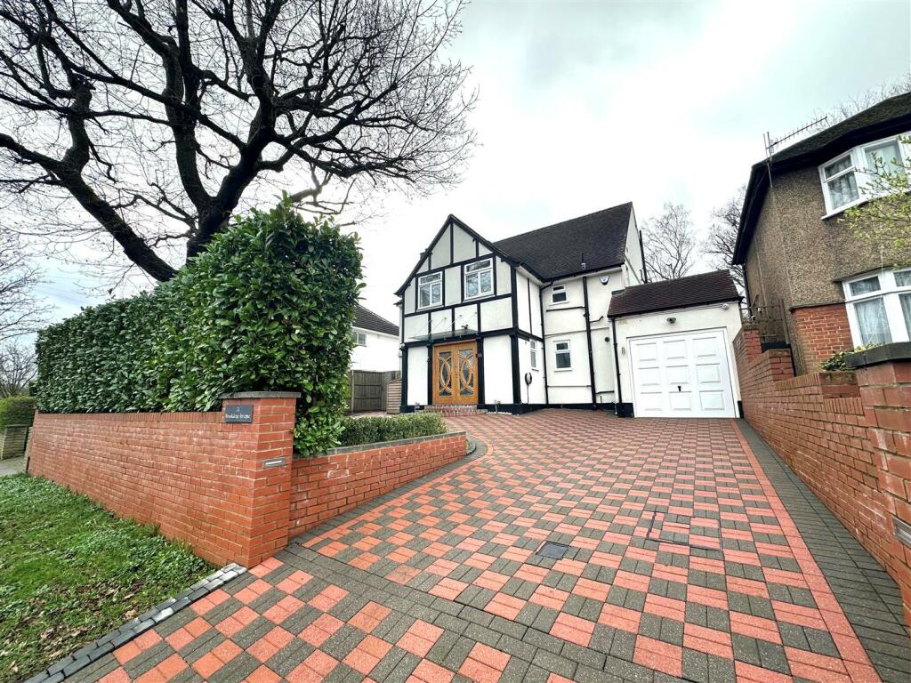 5 bed Detached House for rent in Watford. From Coopers Estate Agents